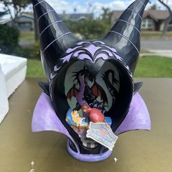 Disney Traditions Sleeping Beauty Maleficent Headdress Scene True Love's Kiss by Jim Shore Statue