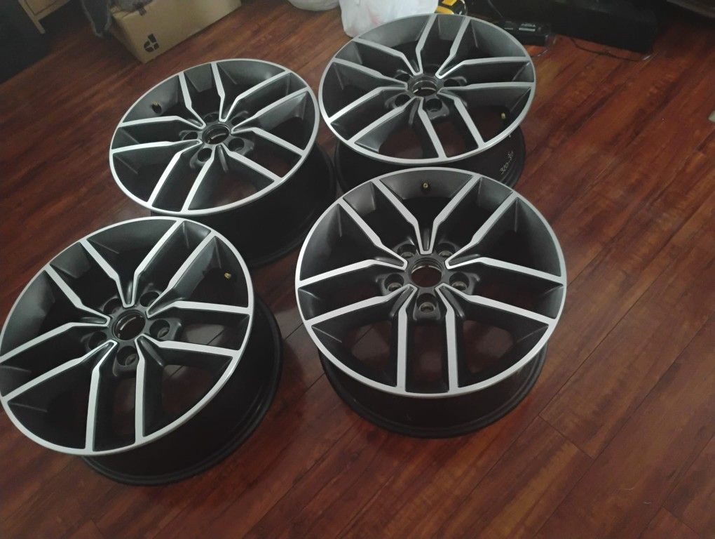 20x8 Wheels 5 Dual Lug