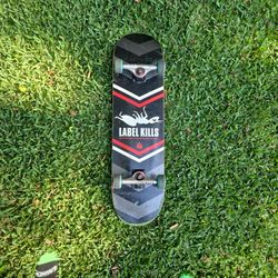 Complete Black Label Skateboard 