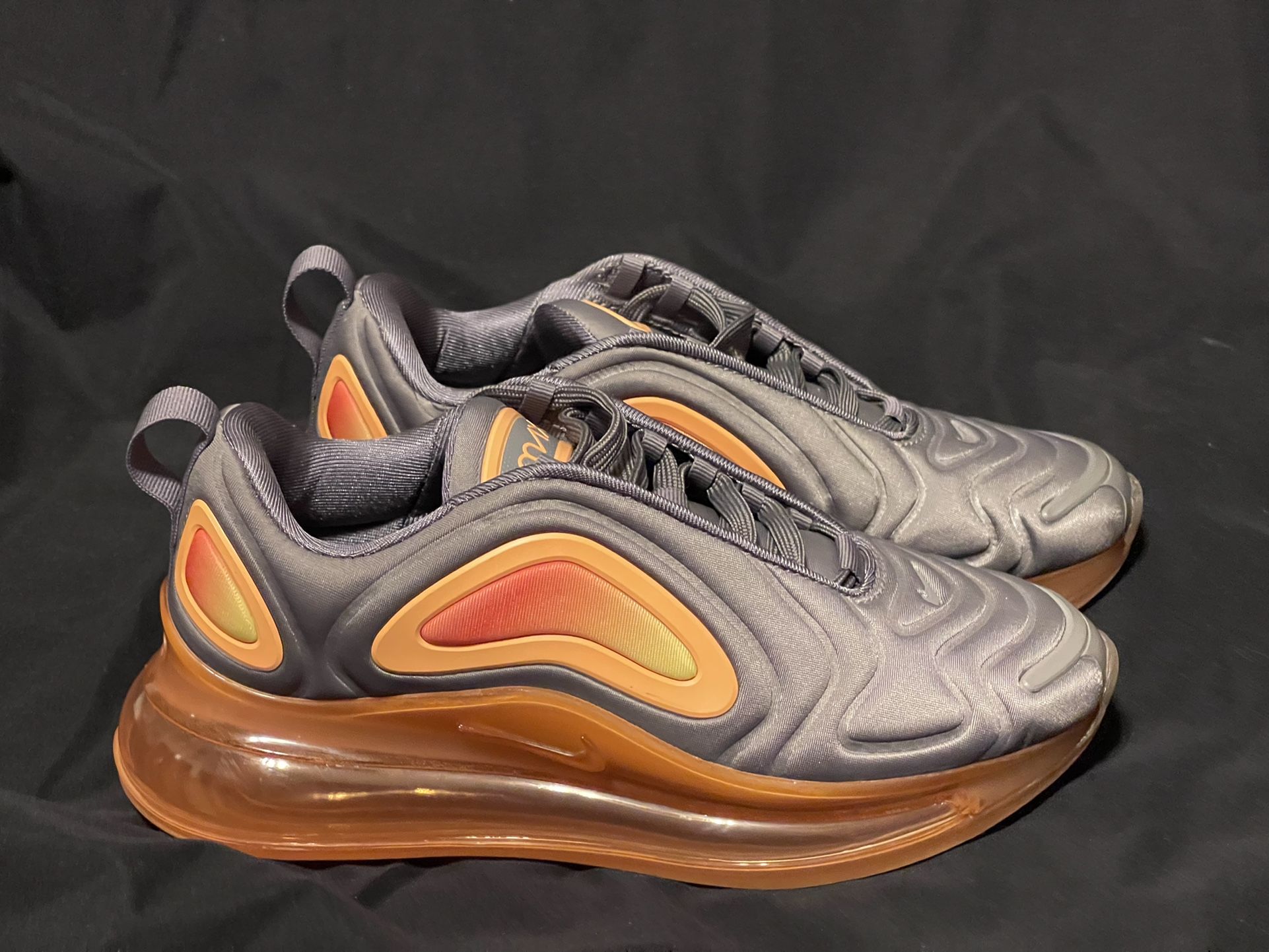 Nike Air Max 720 GS Fuel Orange Gunsmoke Grey