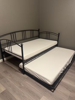 Twin Daybed with Matress