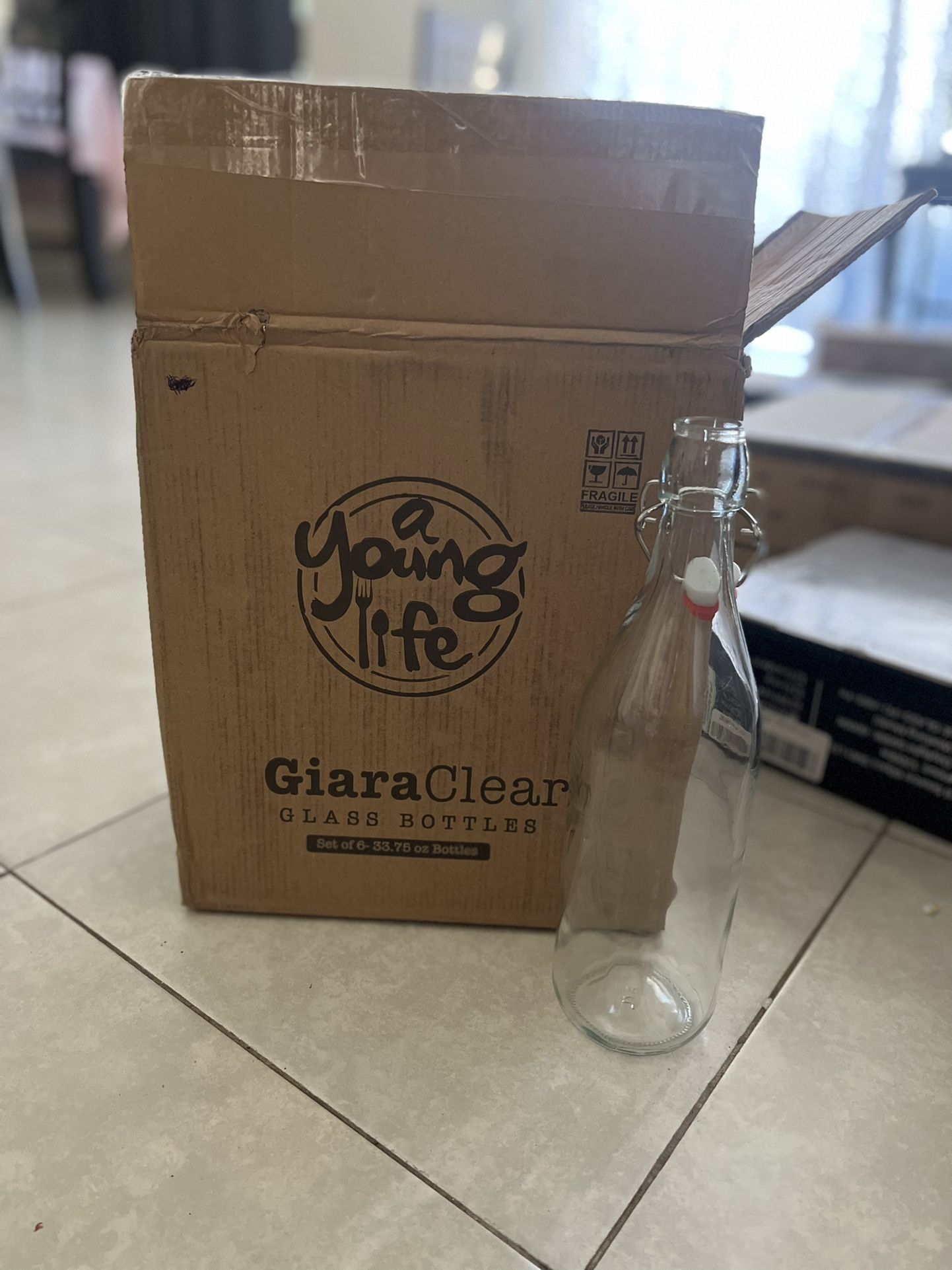Young Life Giara Clear glass bottles
