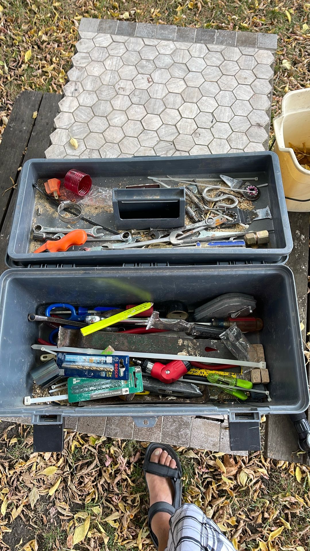 Plastic Tool Box W/ Some Tools 🧰