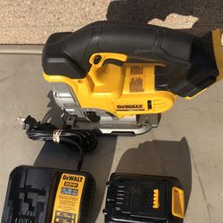 DeWalt DCS331 20V Cordless Variable Speed Jig Saw Kit w/ Battery and Charger
