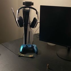 (PS5 $400) (PS5 Streaming Cam $60) (Astros Headset A20 $110)
