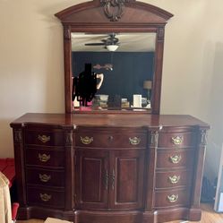 Chested Drawers With Mirror (real wood)