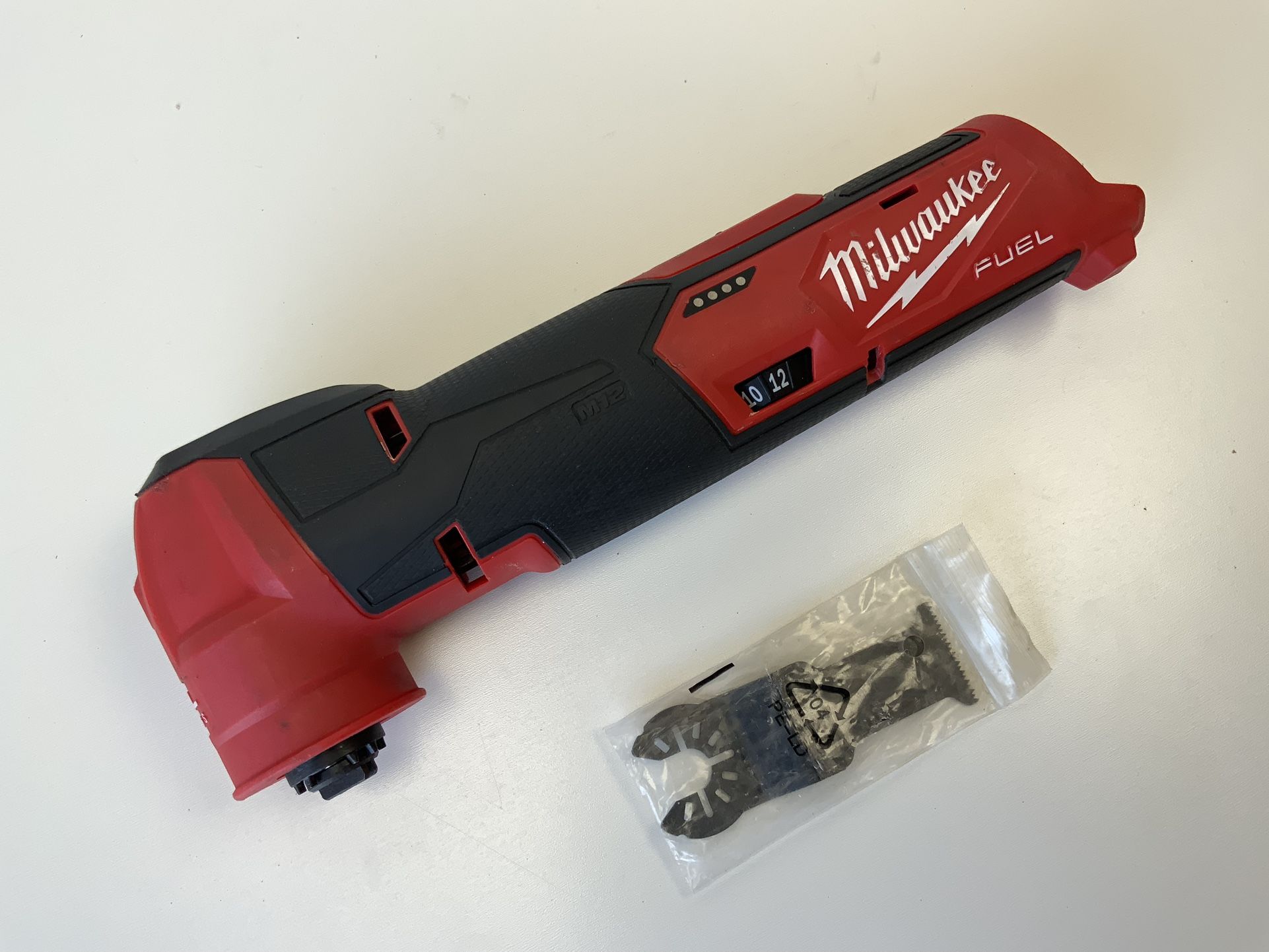 thumbnail image 2 of Milwaukee 2526-20 M12 12V Cordless Oscillating Multi-Tool (Tool Only, Used) 2 of 5