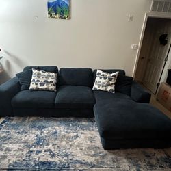 🛋 Queen-size sofa bed with storage