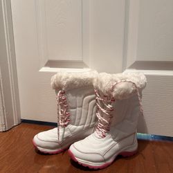 Quest Winter / Snow Boots. Size 1 Kids
