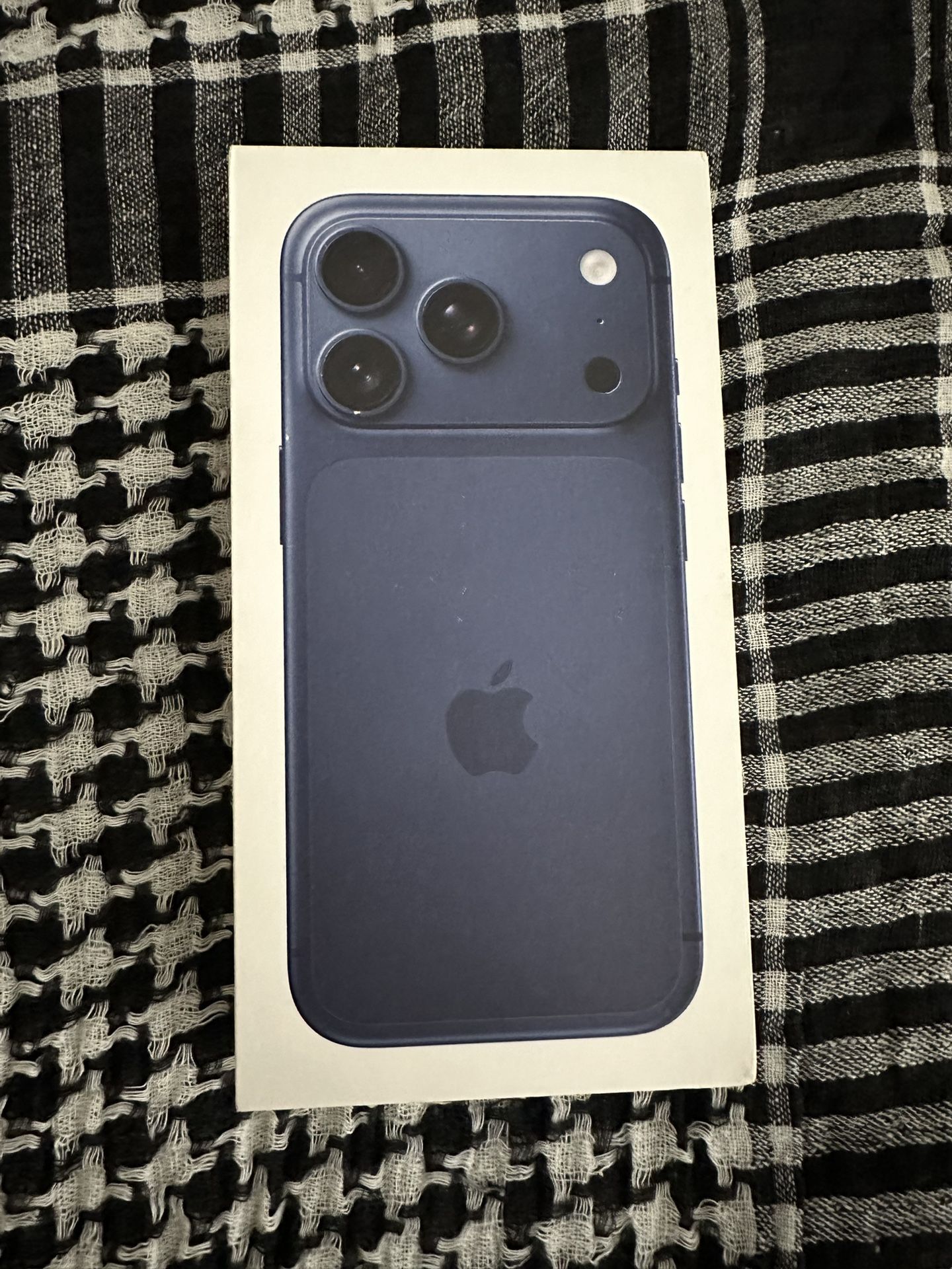 Apple iPhone 17 Pro Deep blue 256gb Unlocked I Can Deliver 