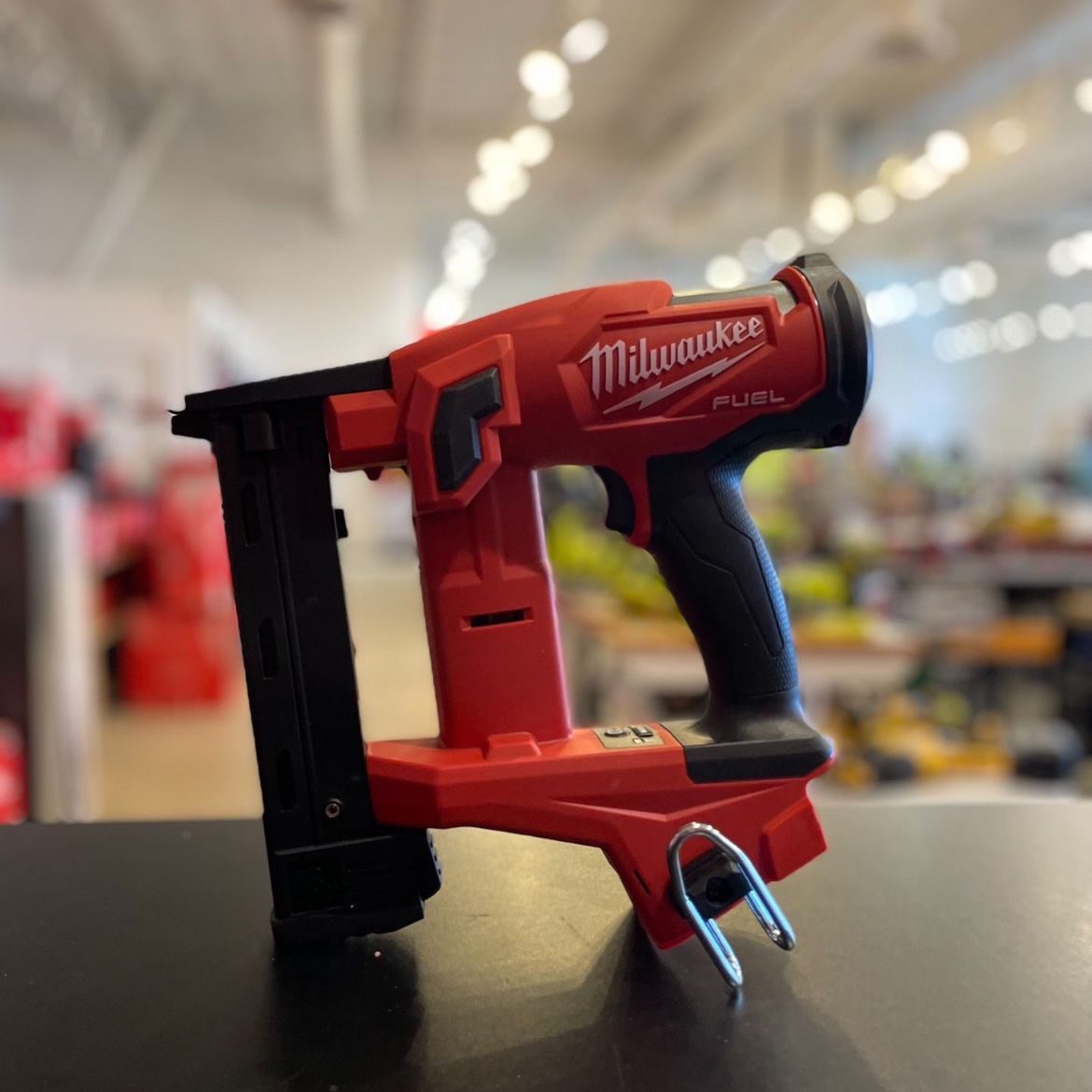 MILWAUKEE M18 FUEL Volt Lithium-Ion Brushless Cordless 18-Gauge 1/4 in. Narrow Crown Stapler (Tool-Only) 2749-20