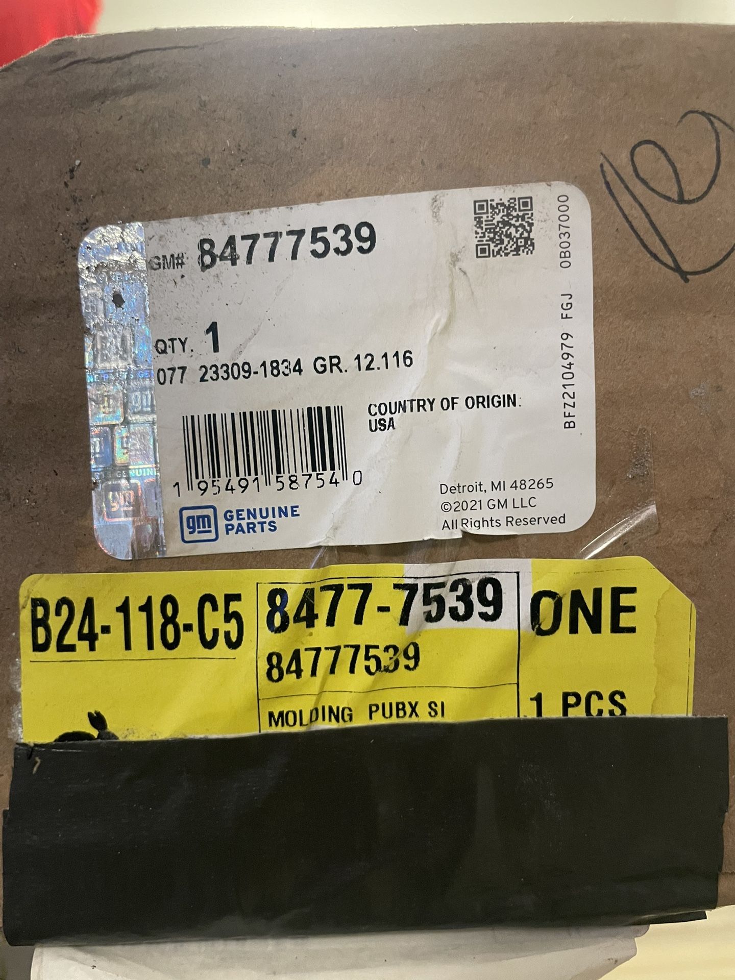 GM Genuinely Parts Driver Side Pickup Box Side Upper Molding 2023-2025 Chevrolet Colorado GMC Canyon