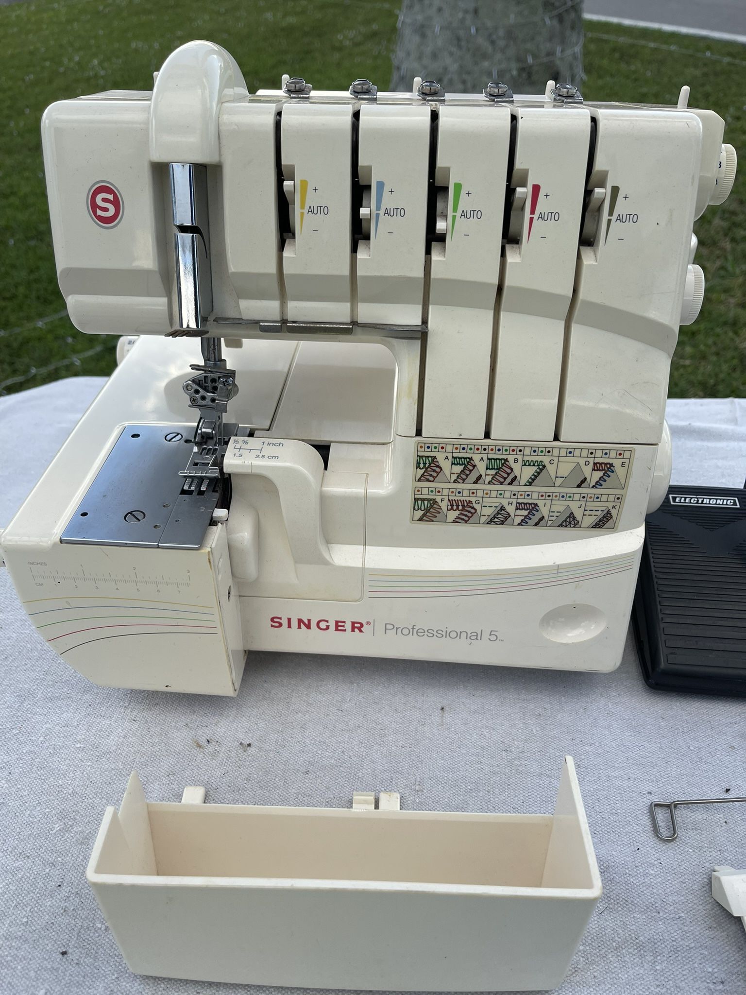 SINGER® Professional™ 5 14T968DC Serger