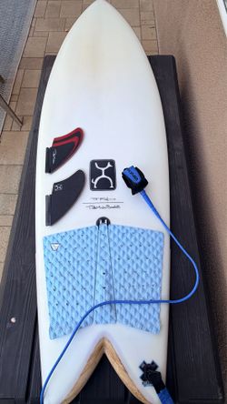 FireWire Rob Machado Too Fish Surfboard With Rob Machado Twin Keels & Dakine 6’ Leash