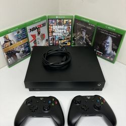 Xbox One X 1tb - 2 Controllers, 5 Games 