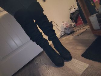 Women's Thigh high or scrunch boots size 7
