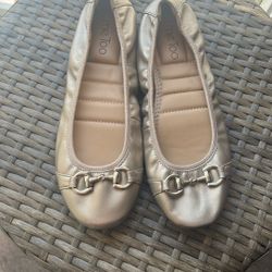 WOMAN’S me Too GOLD OLYMPIA BALLET FLAT W/ ORNAMENT