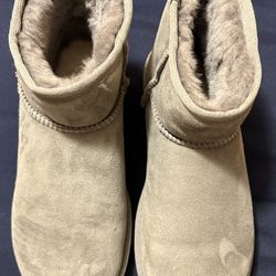 UGG classic mini