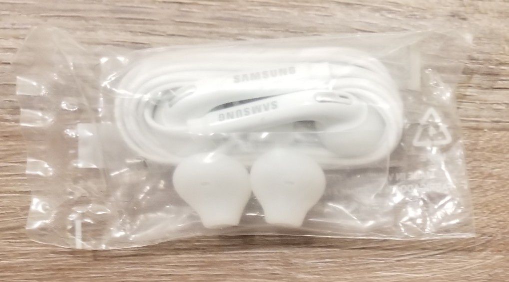 NEW Samsung Headphones, Still Sealed 