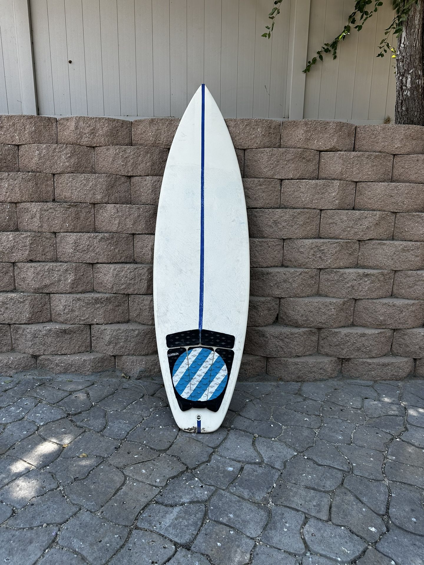 Surfboard - 5’9” Short board