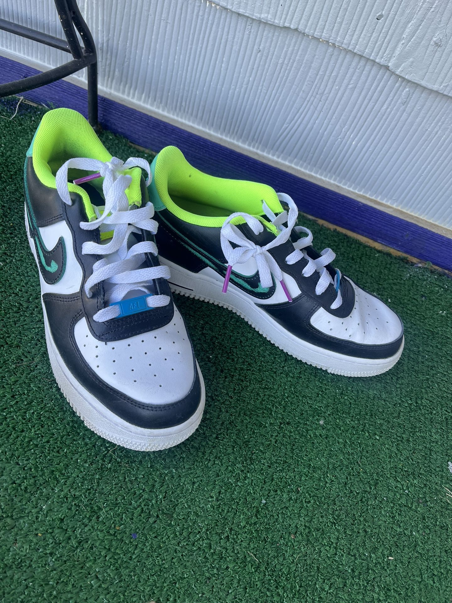 Nike Air Force One Sz 6 Y