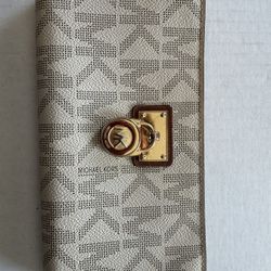 Michael Kors Hamilton Vanilla/LUGG Large Zip Around 32T2GHMZ3B