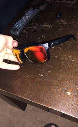 Men’s Oakley sunglasses