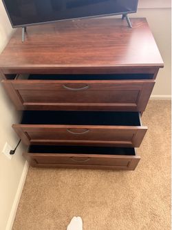 3-drawer Dresser and nightstand