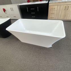 Acrylic Freestanding Bathtub -New 