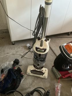 SHARK VACUUM