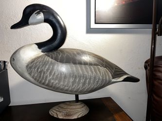 Wooden Goose Statue With Stand 