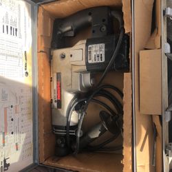 Black & Decker 1 1/2” Rotary Hammer And Metal Case