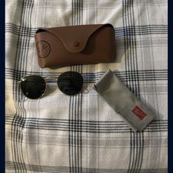 Ray-Ban Round Metal Gold Sunglasses