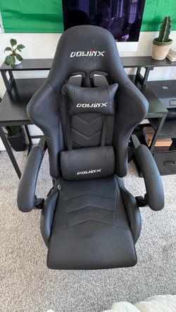 Dowinx Gaming Chair w/ Footrest, Lumbar & Neck Support – Excellent Condition