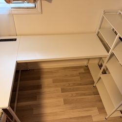 White desk / computer desk with shelves