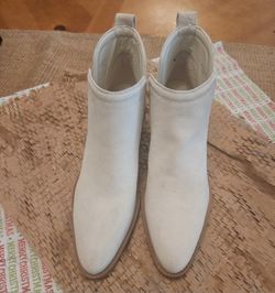 Gianni Binni Cream Ankle Booties Size 7M