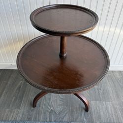 Lie Crust End Table