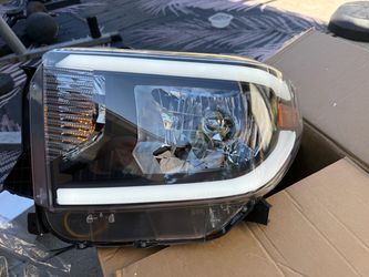 14-21 Toyota Tundra Black Housing LED Strip Headlights
