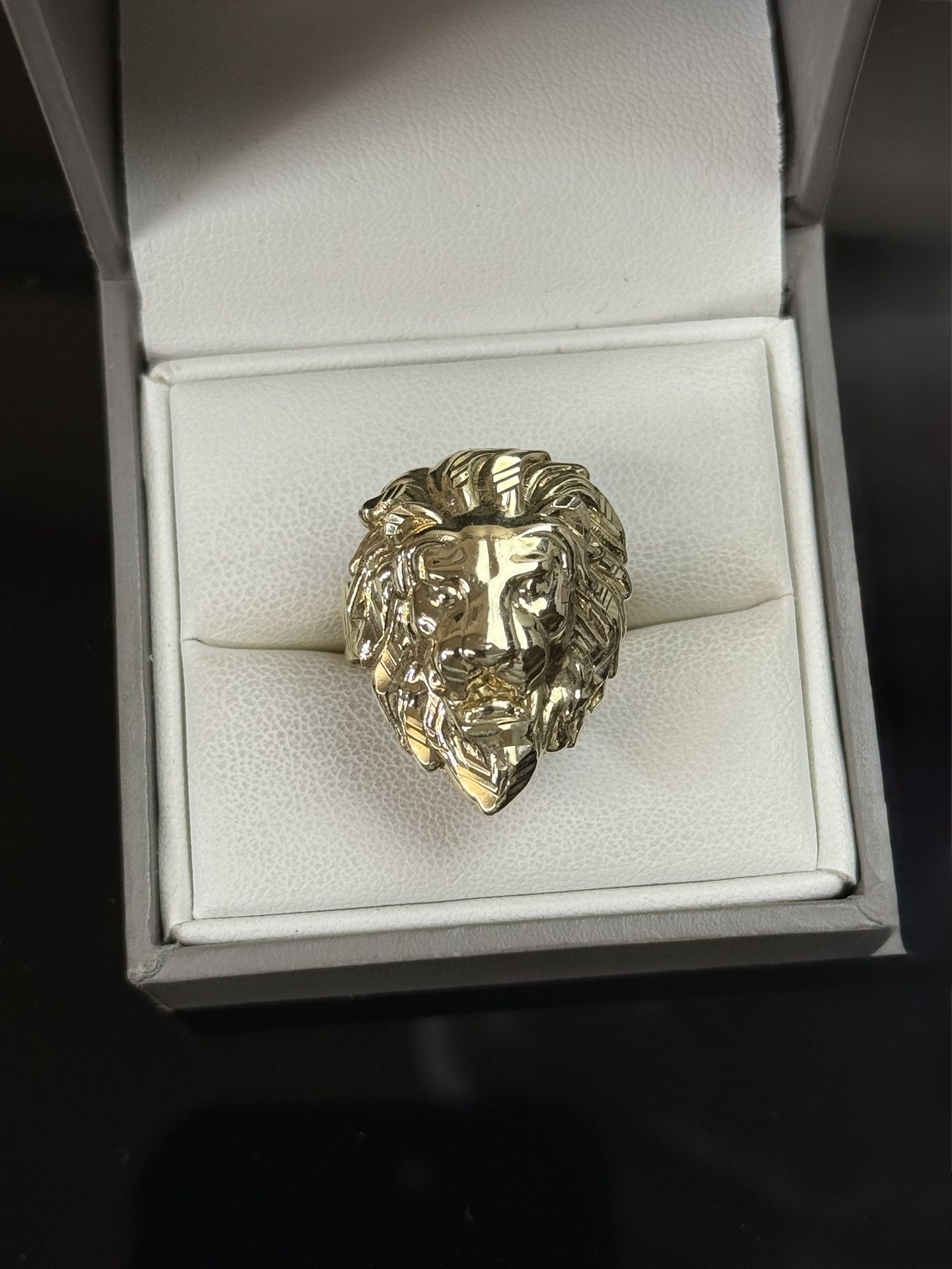 10k Yellow Gold Lions Head Ring