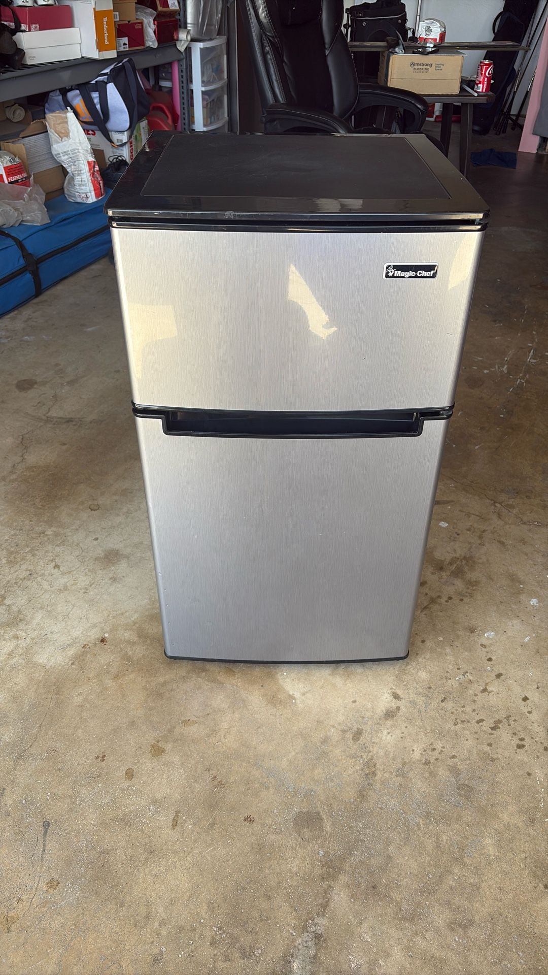 Mini Fridge (magic Chef)