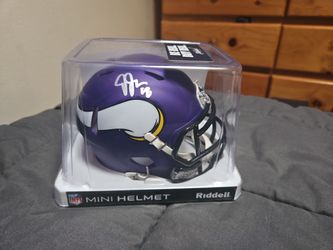 Vikings Justin Jefferson Beckett Autographed Mini Helmet 