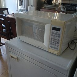 Microwave for Sale in Ontario, CA - OfferUp