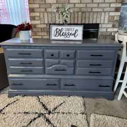 GORGEOUS GRAY LONG HEAVY SOLID WOOD 8 DRAWER DRESSER BY WEBB✨✨