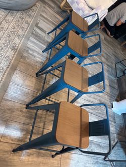 Bar Stools  Set Of 4 (24 In) new