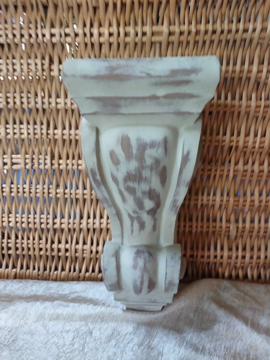 DECORATIVE WHITE WOOD PILLAR CANDLE OR PLANT HOLDER