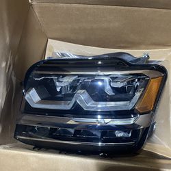 2018-2019-2020 VW Atlas Driver Side Headlight New OEM 
