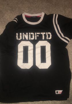 Men’s undefeated large jersey !!! So fresh