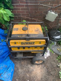 DeWalt Generator with Honda GX240 8.0 HP Engine