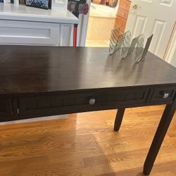 Pottery Been Desk In excellent Condition 