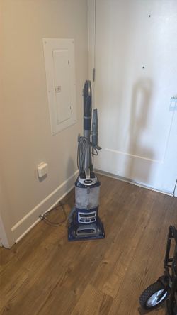 Shark Navigator Lift-Away Deluxe Upright Vacuum